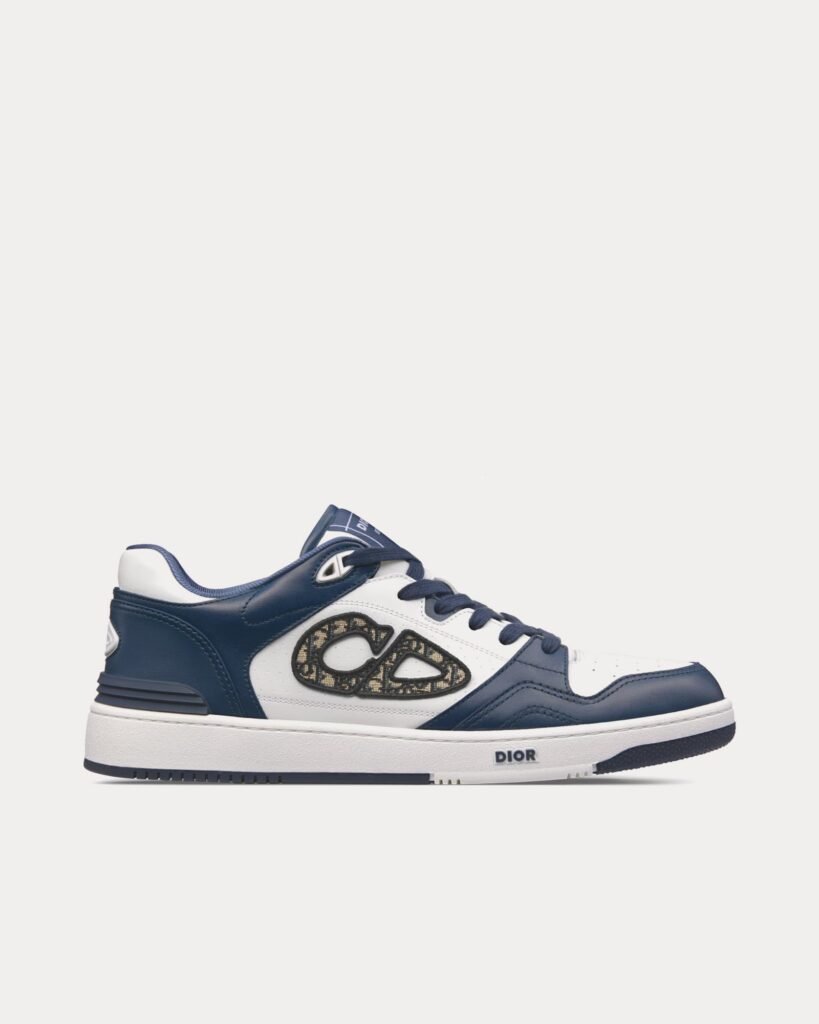 Baskets basses Dior B57 en cuir de veau lisse bleu marine et blanc avec jacquard Dior Oblique beige et noir