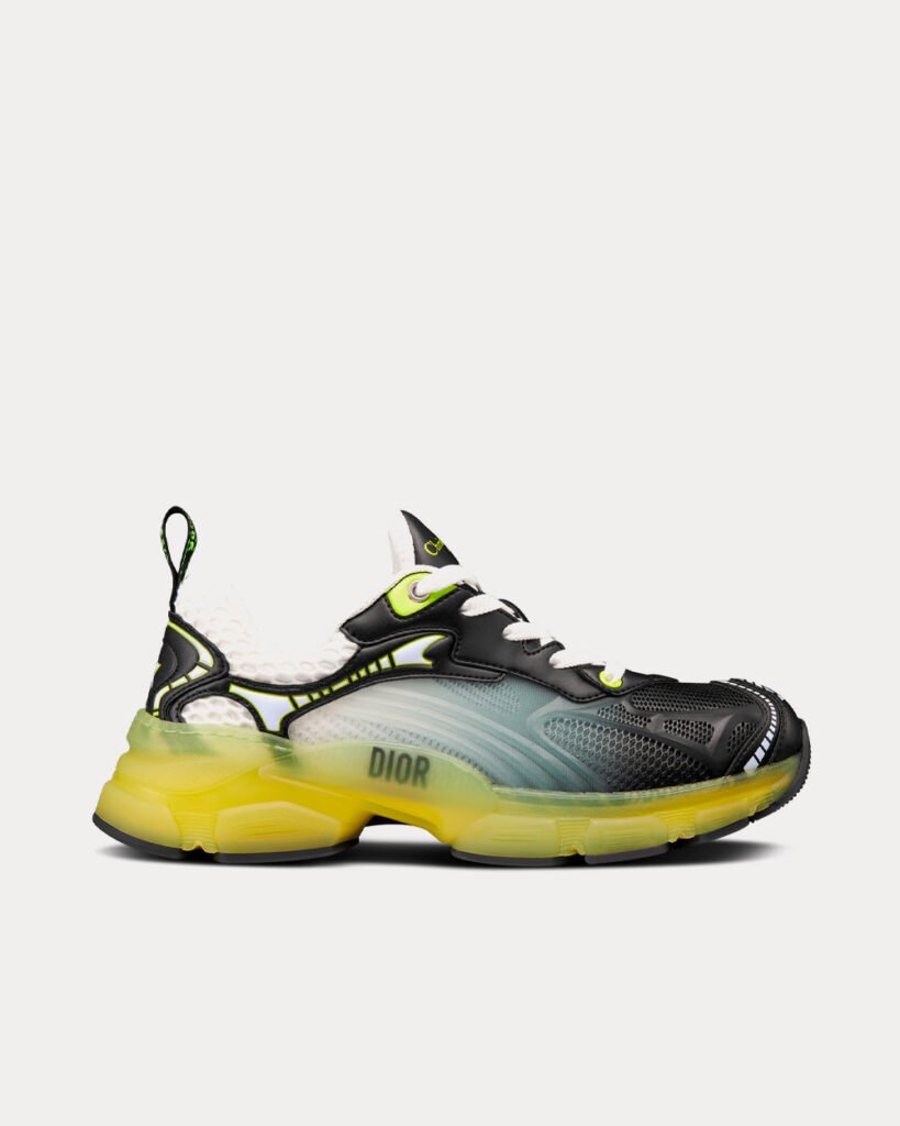 Baskets basses Dior Vibe en maille blanche et cuir de veau noir avec caoutchouc jaune fluo