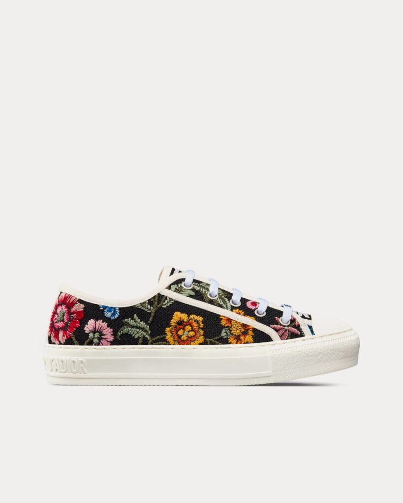 Baskets basses noires et multicolores Dior Walk'n'Dior brodées de raphia et à motifs Dior Petites Fleurs