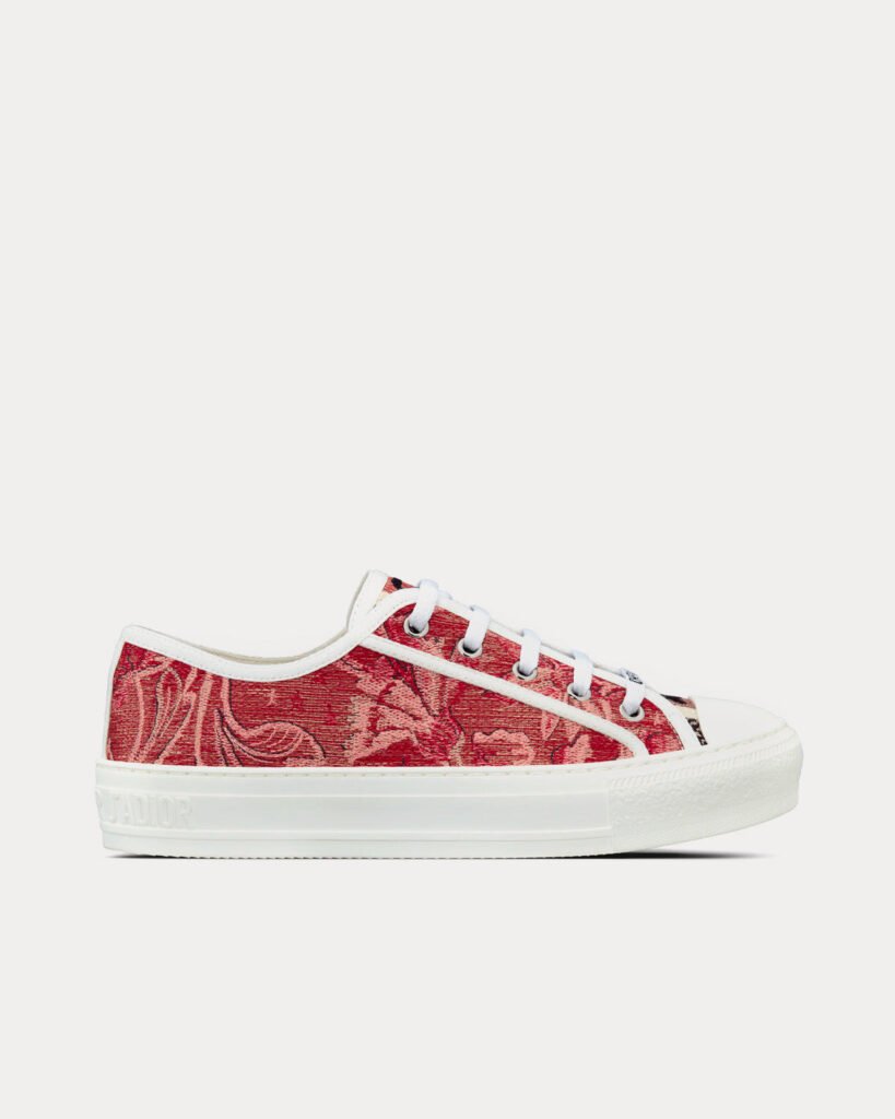 Baskets basses Dior Walk'n'Dior en coton brodé rouge cerise et fil métallisé doré