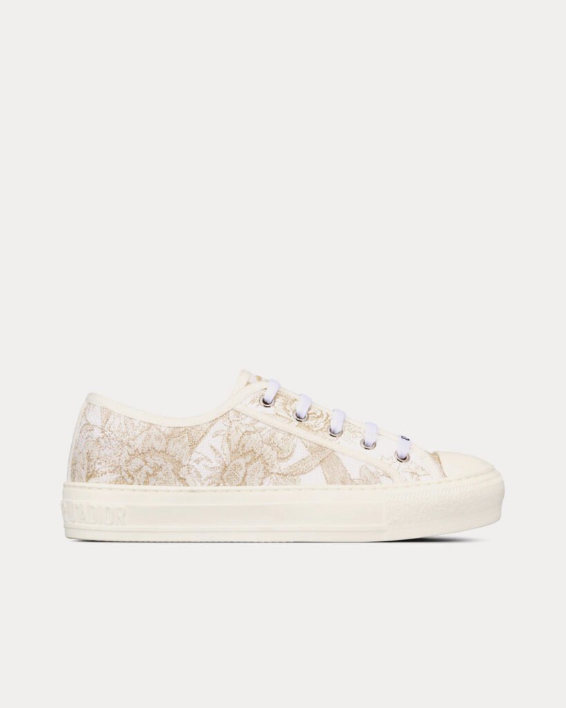 Baskets basses Dior Walk'n'Dior en coton blanc et doré brodées du motif Dior Jardin d'Hiver en fil métallisé