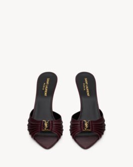 Saint Laurent Mules Cassandra – Cuir bordeaux et logo doré YSL