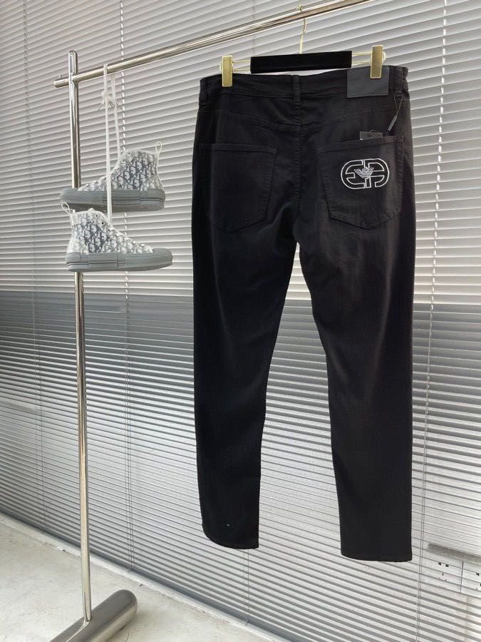 Denim extensible à patchs initiaux – Image 2