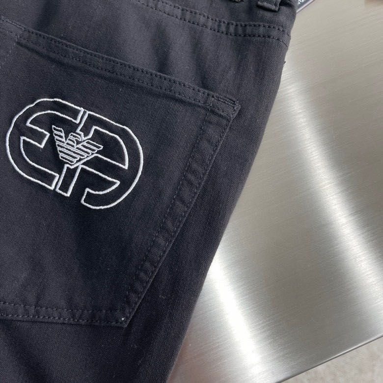 Denim extensible à patchs initiaux – Image 6