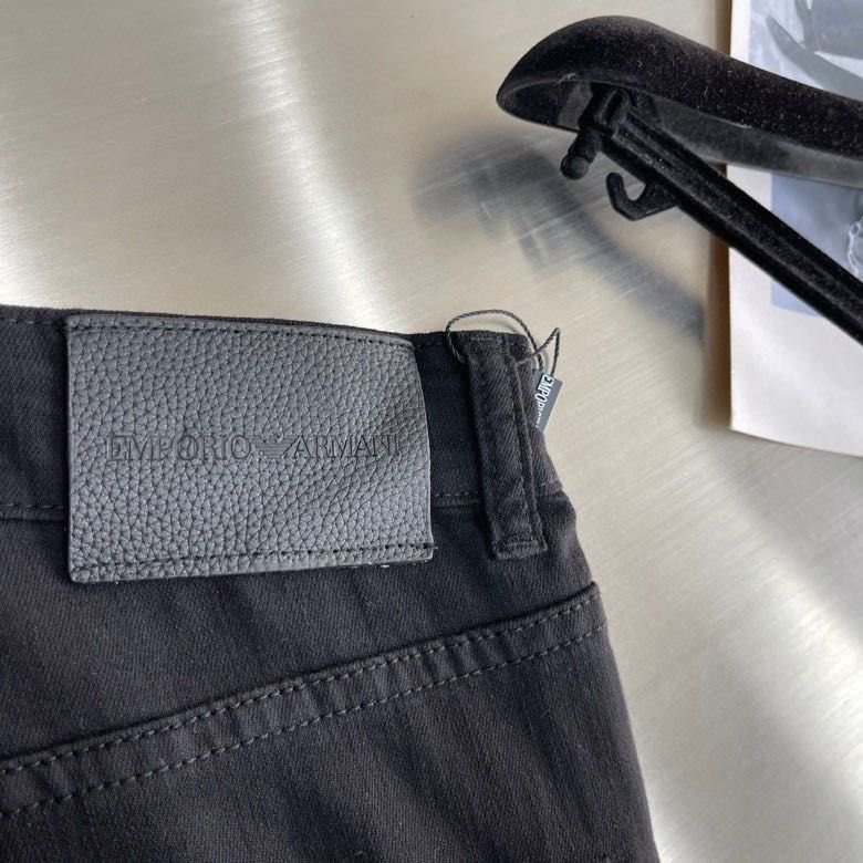 Denim extensible à patchs initiaux – Image 3