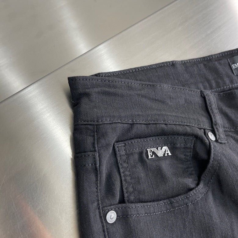 Denim extensible à patchs initiaux – Image 4