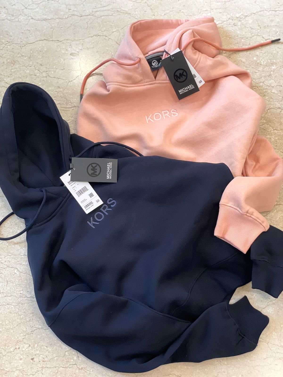 Sweats à capuche pour femmes, emballés dans un emballage d'origine pour l'expédition