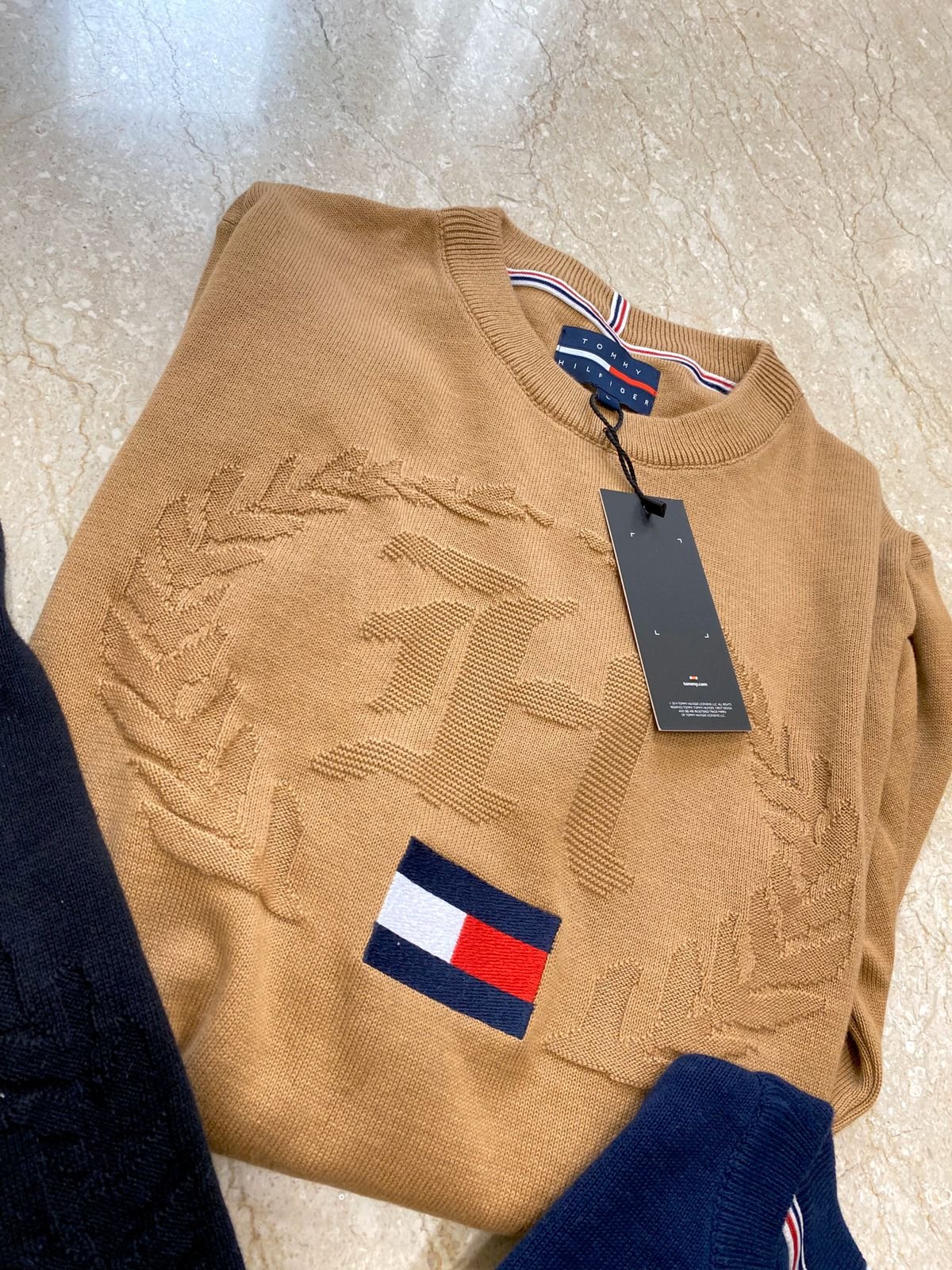 Pull importé disponible pour hommes