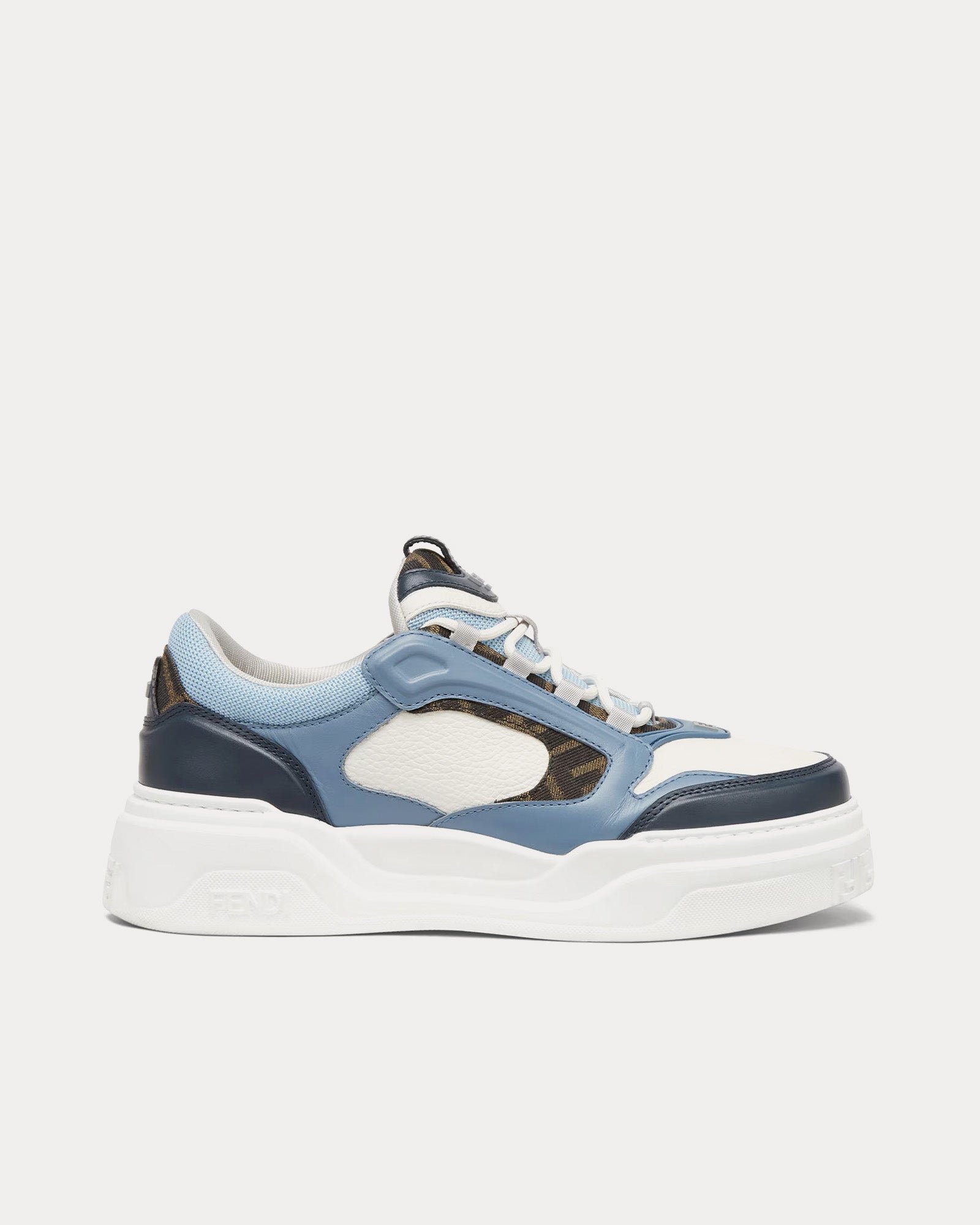 Baskets basses Fendi Force en cuir blanc / bleu clair / bleu