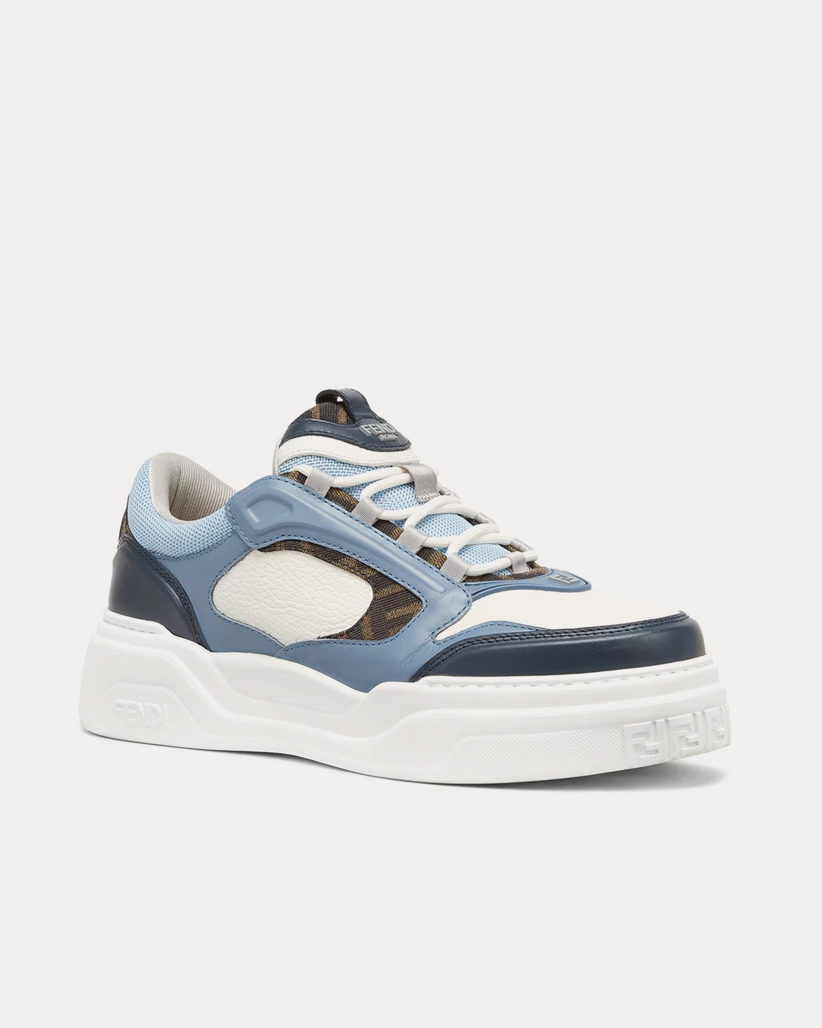 Baskets basses Fendi Force en cuir blanc / bleu clair / bleu