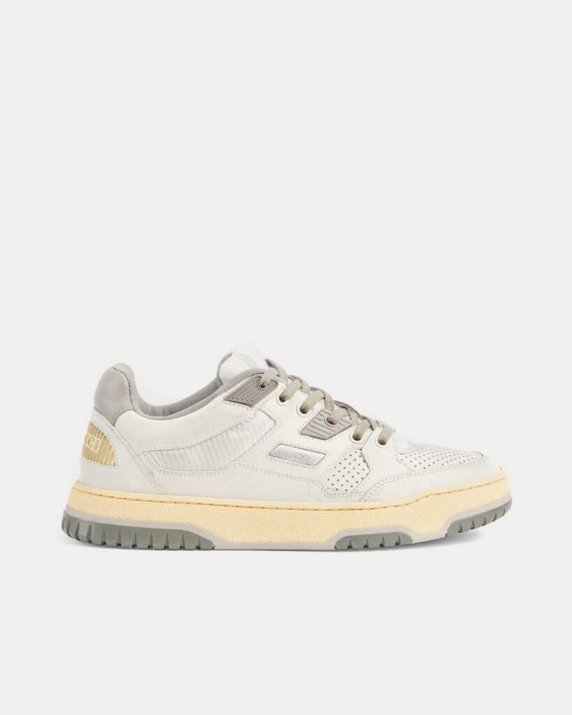 Baskets basses Gucci en cuir effet vieilli blanc cassé/gris
