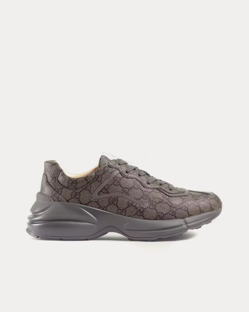 Baskets basses Gucci Rhyton GG Supreme en toile gris/graphite