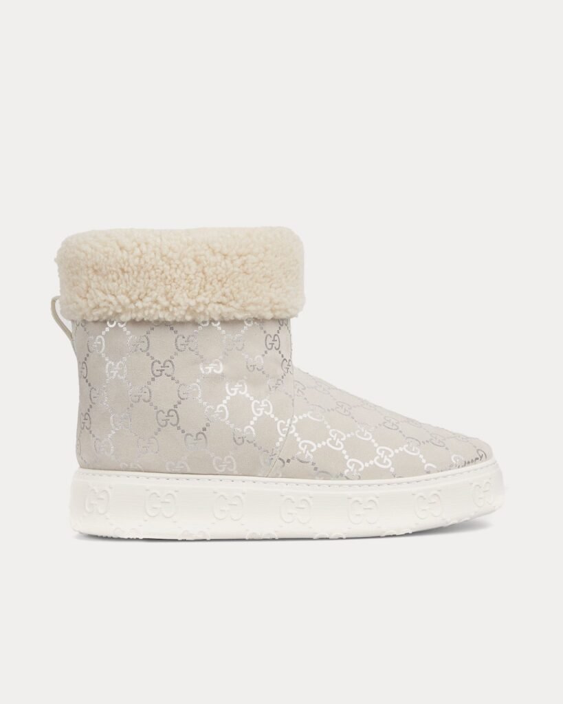 Bottes Gucci en daim GG avec bordure en laine mérinos argentées/grises