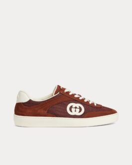 Baskets basses Gucci en daim bordeaux avec G entrelacés