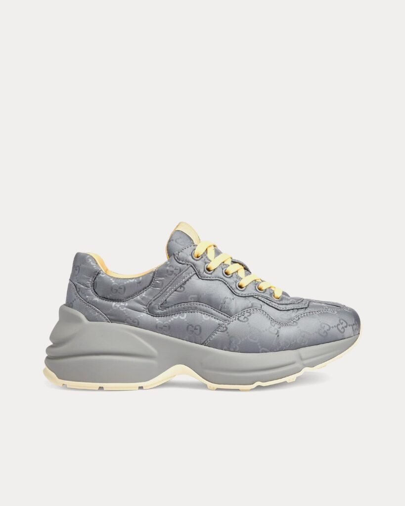 Baskets basses Gucci Rhyton GG en nylon gris