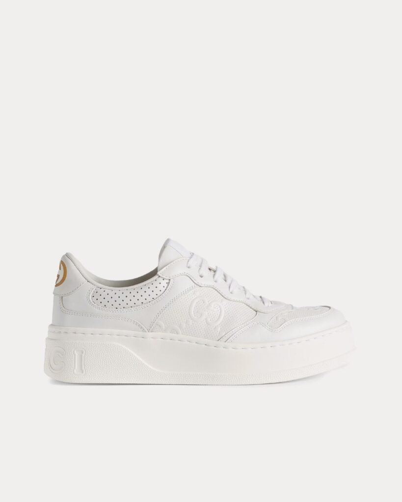 Baskets basses blanches à plateforme Gucci GG en cuir embossé GG