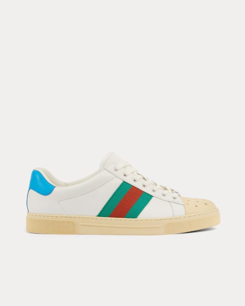 Baskets basses Gucci Ace avec toile GG en cuir et bout en caoutchouc perforé blanc/beige