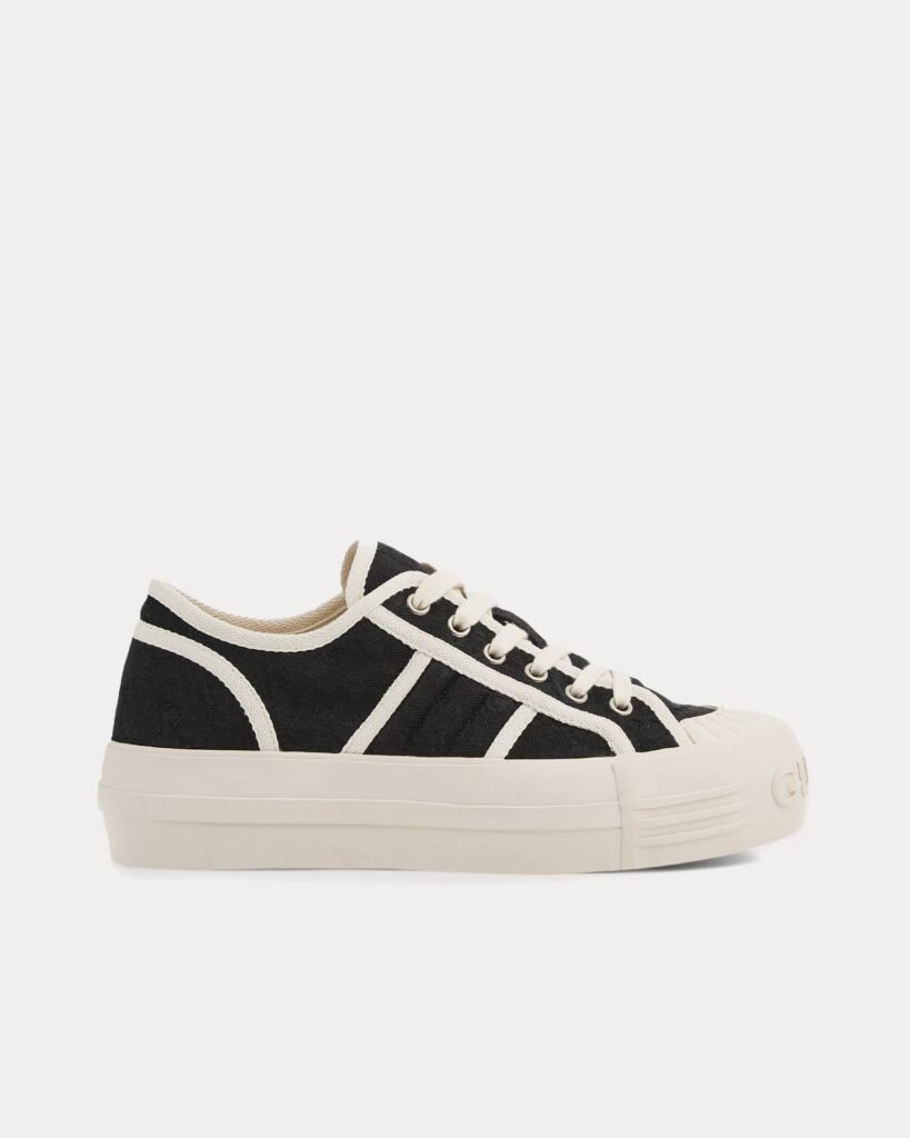 Baskets basses noires en toile Chunky GG de Gucci