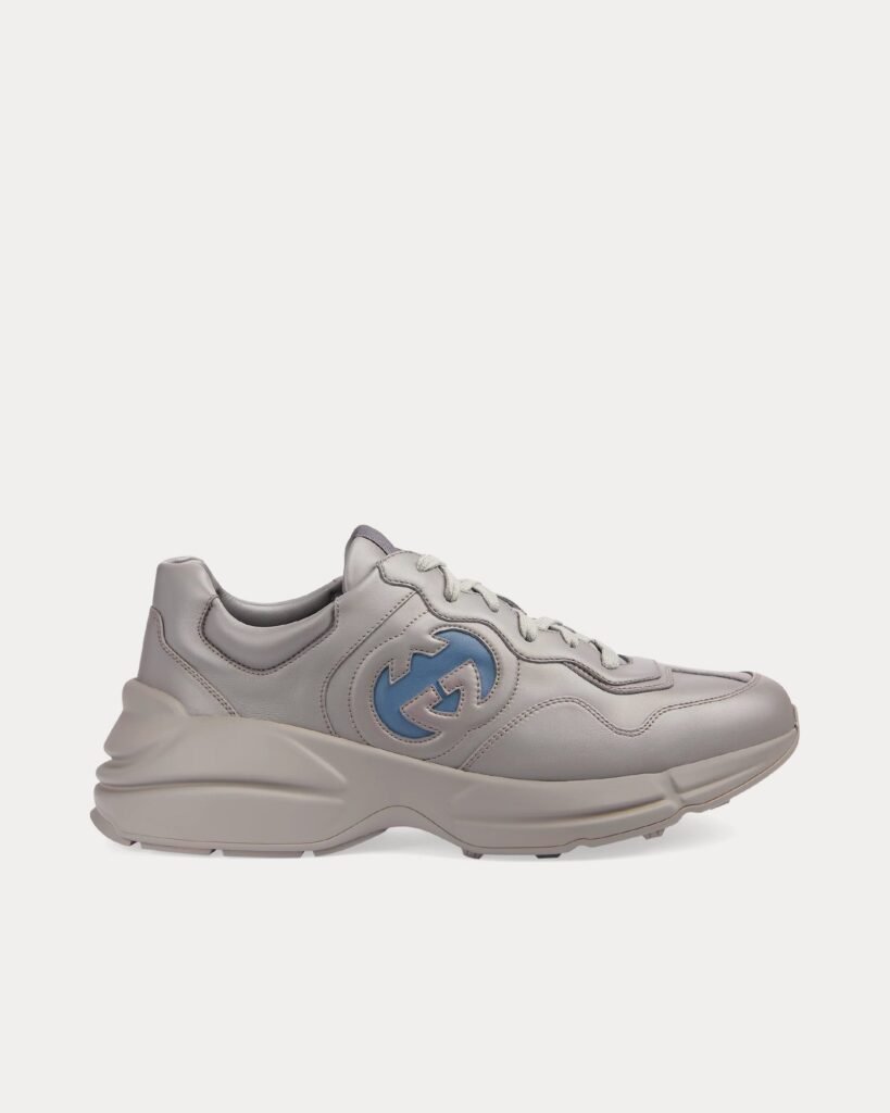 Baskets basses Gucci Rhyton grises à motif G entrelacés