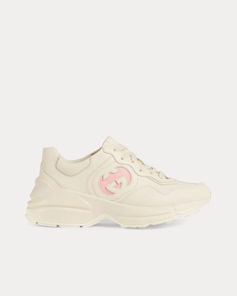 Baskets basses Gucci Rhyton Interlocking G ivoire