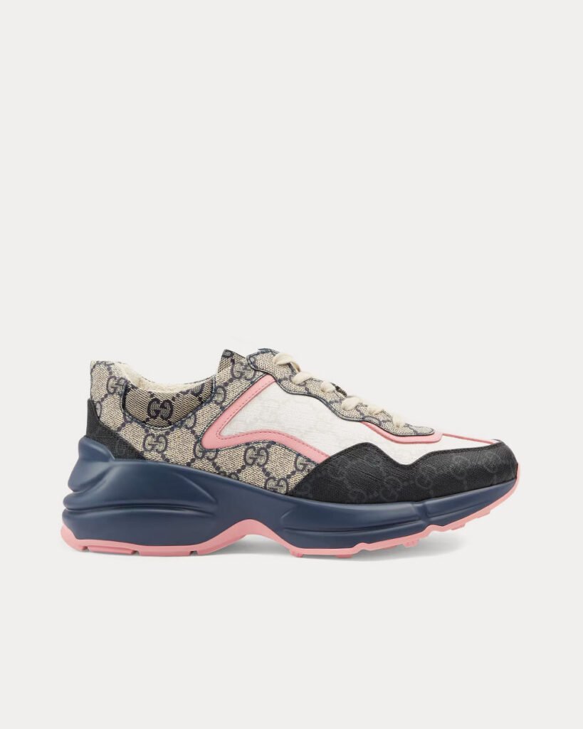 Baskets basses Gucci GG Rhyton beiges/bleues