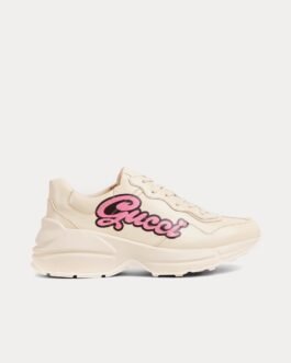 Baskets basses en cuir ivoire avec logo sérigraphié Rhyton de Gucci x Hattie Stewart