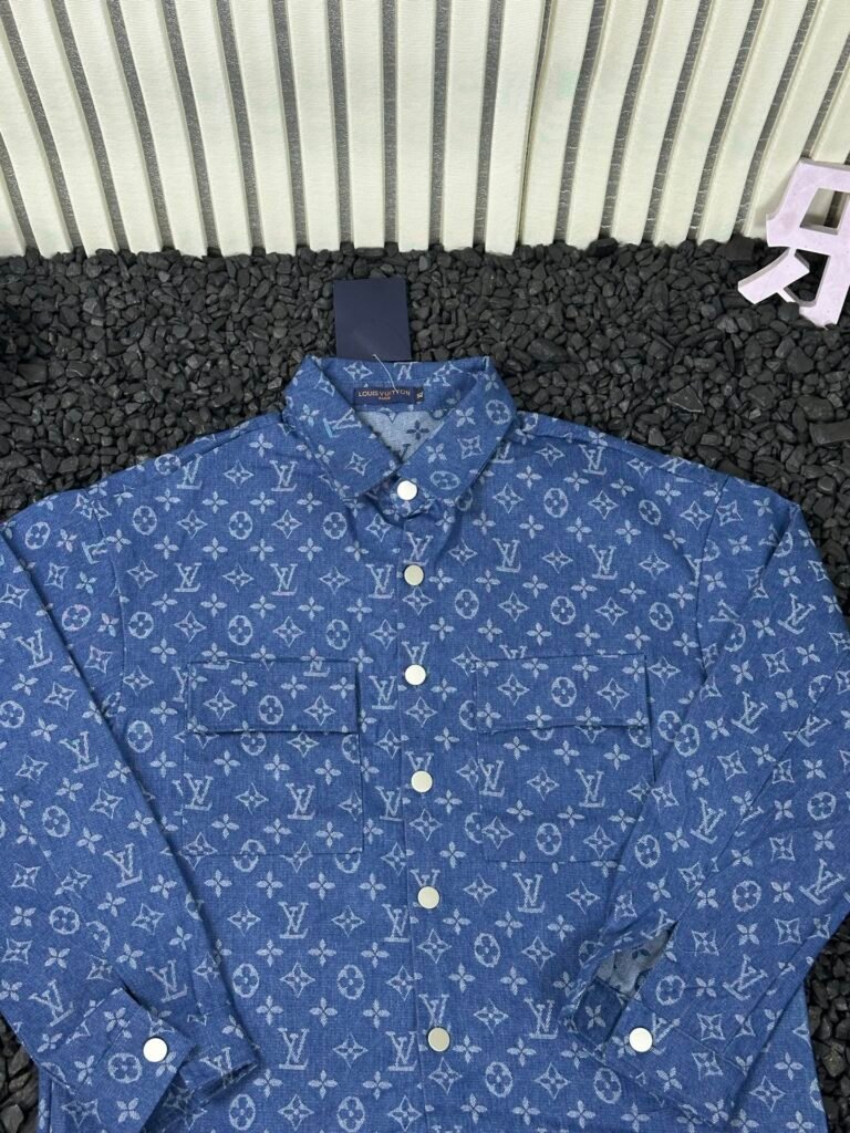 Chemise Louis Vuitton Monogram Denim Bleu – Style Iconique et Décontracté