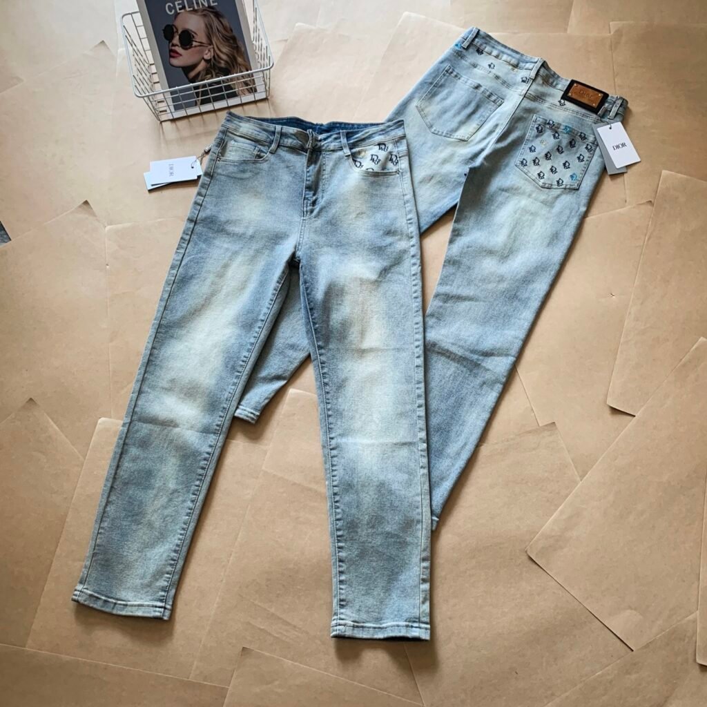 Jean Dior délavé avec poches logo brodées