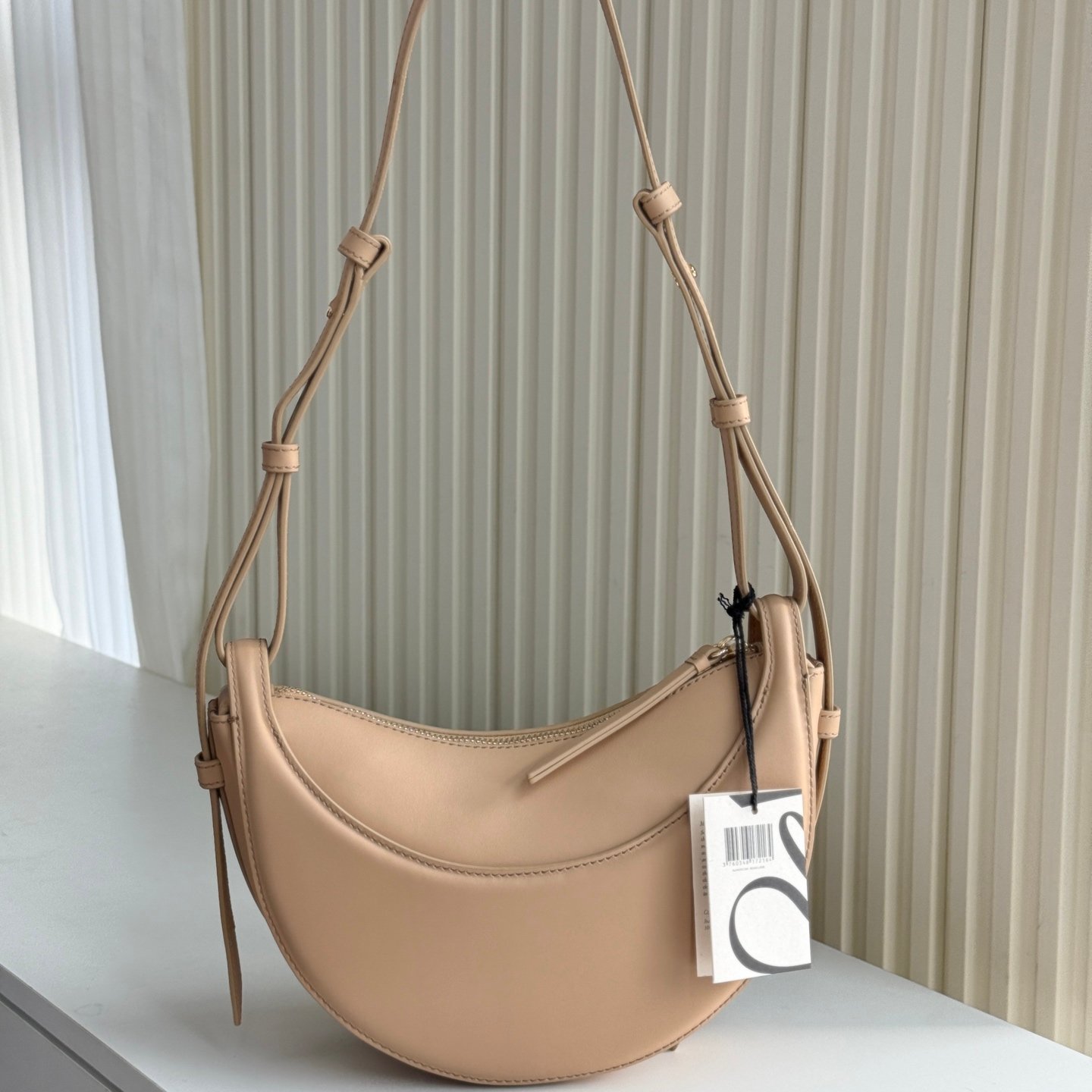 Polène Tonca – Sac en Cuir Grainé Demi-Lune – Image 3