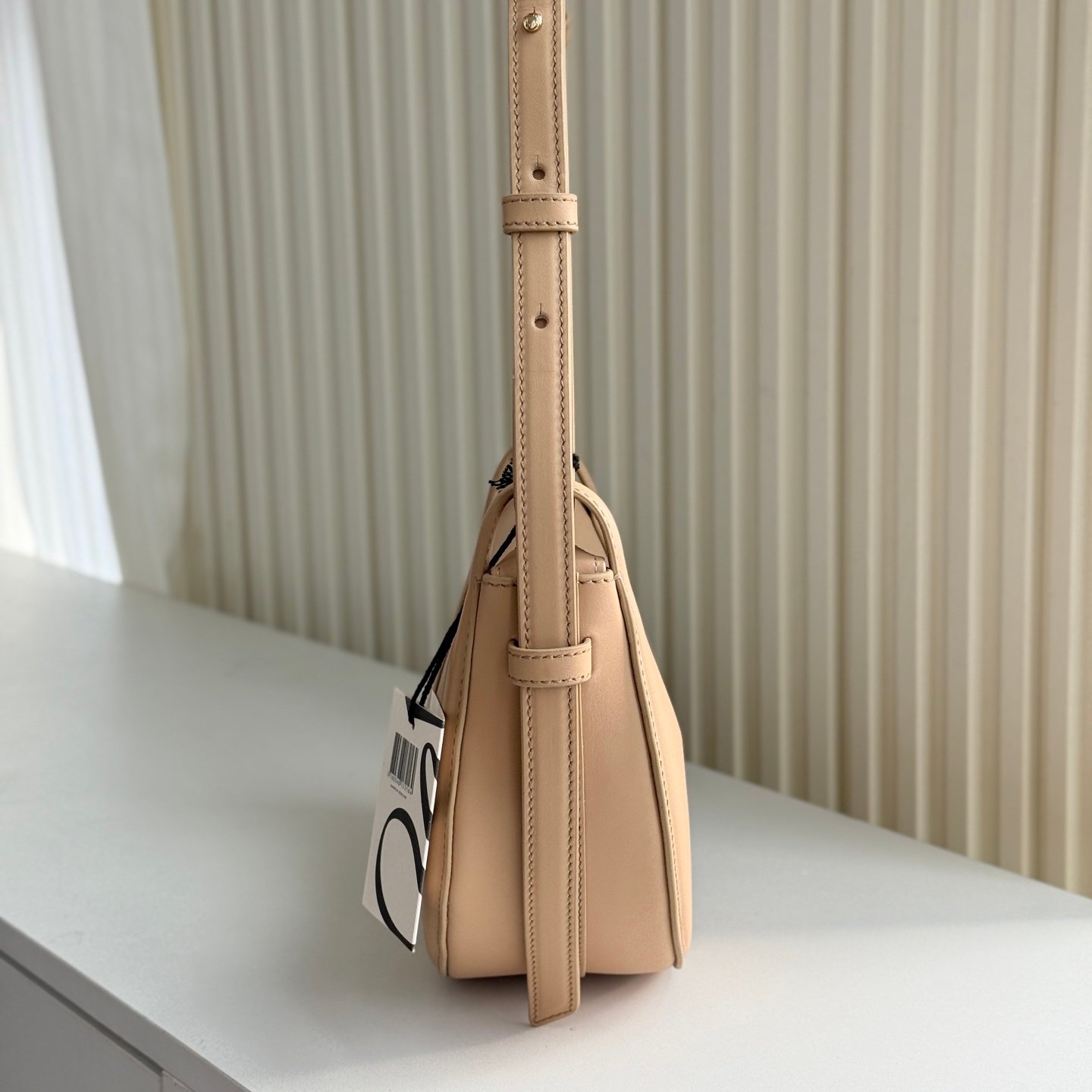 Polène Tonca – Sac en Cuir Grainé Demi-Lune – Image 5