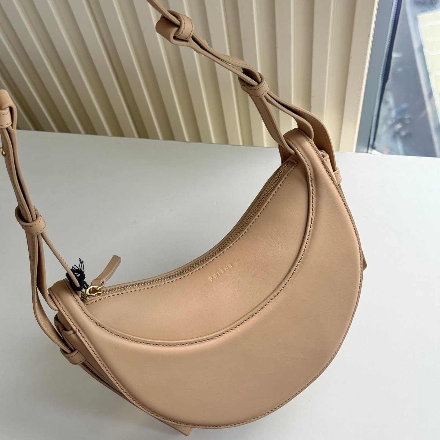 Polène Tonca – Sac en Cuir Grainé Demi-Lune – Image 6