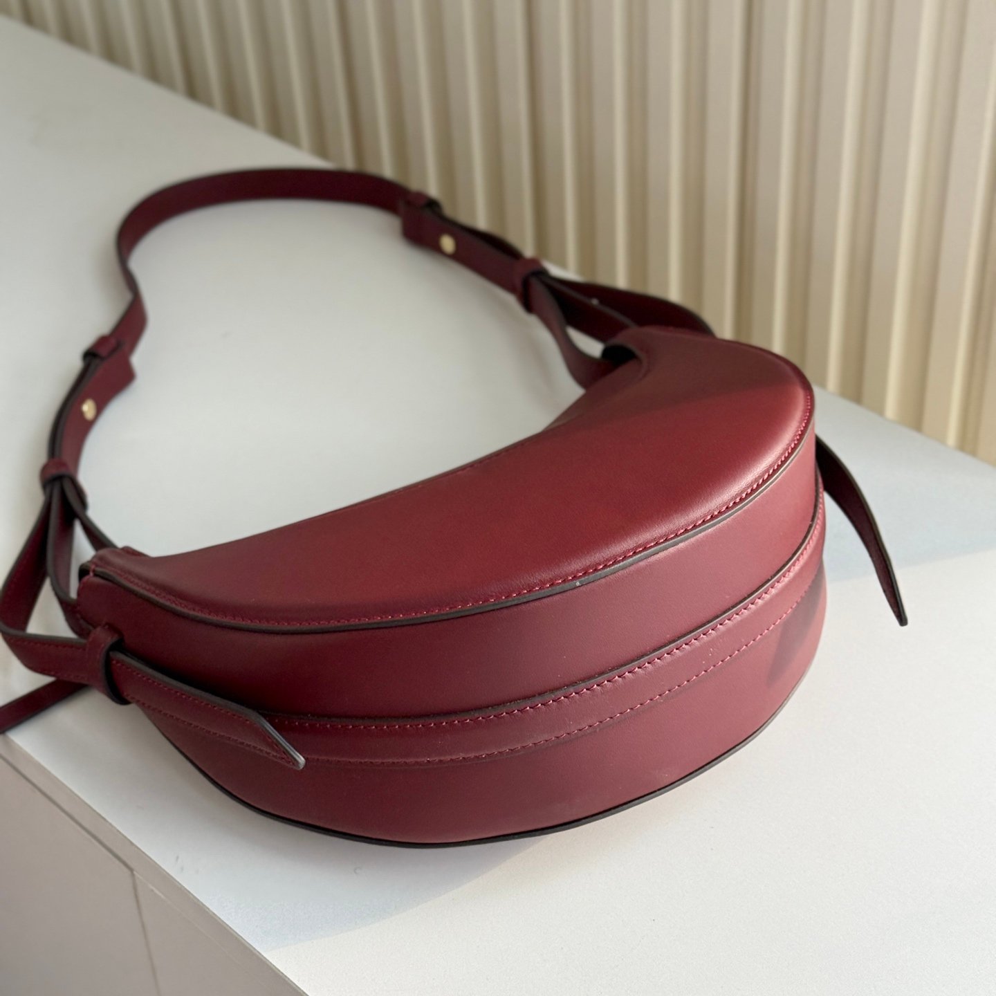 Polène Tonca – Sac en Cuir Grainé Demi-Lune – Image 26