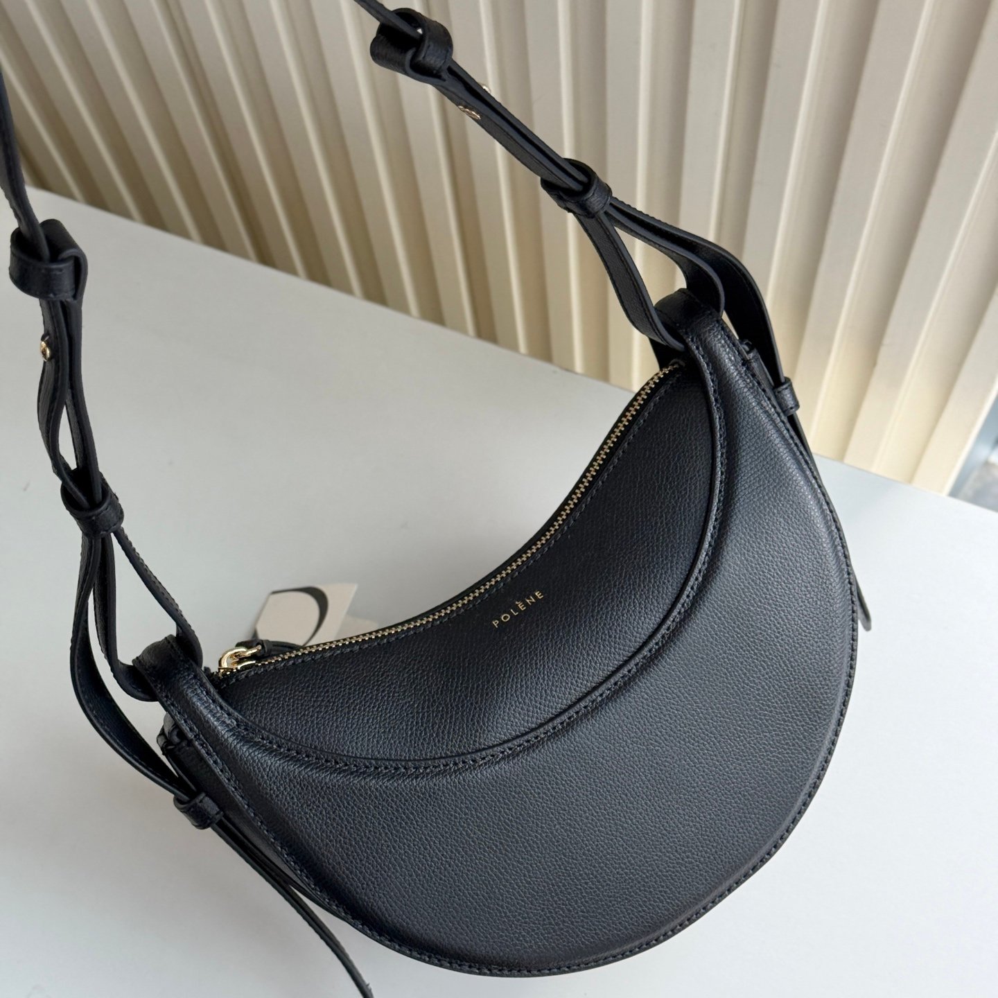 Polène Tonca – Sac en Cuir Grainé Demi-Lune – Image 33