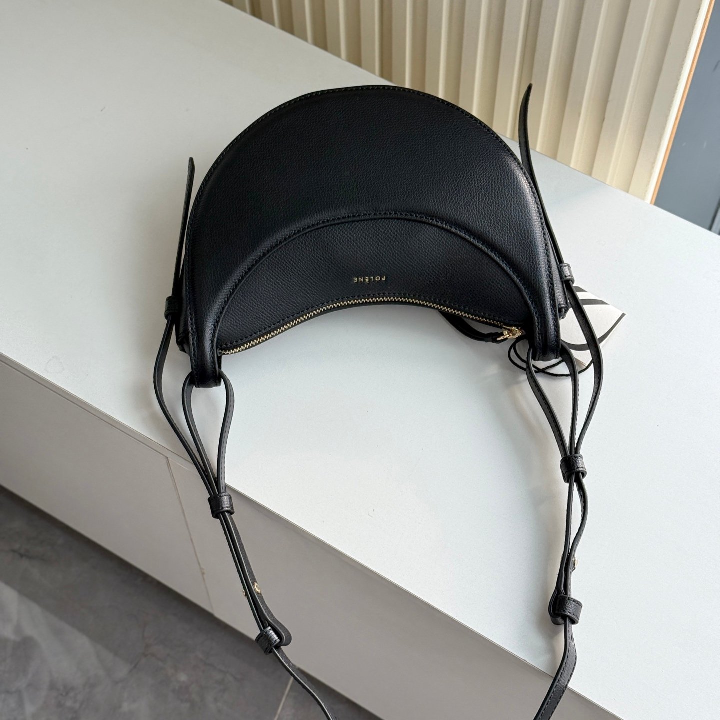 Polène Tonca – Sac en Cuir Grainé Demi-Lune – Image 34