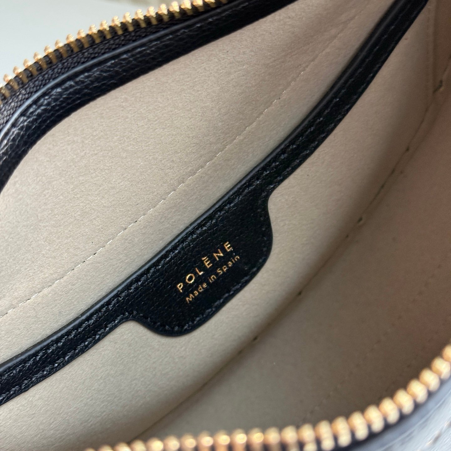 Polène Tonca – Sac en Cuir Grainé Demi-Lune – Image 37