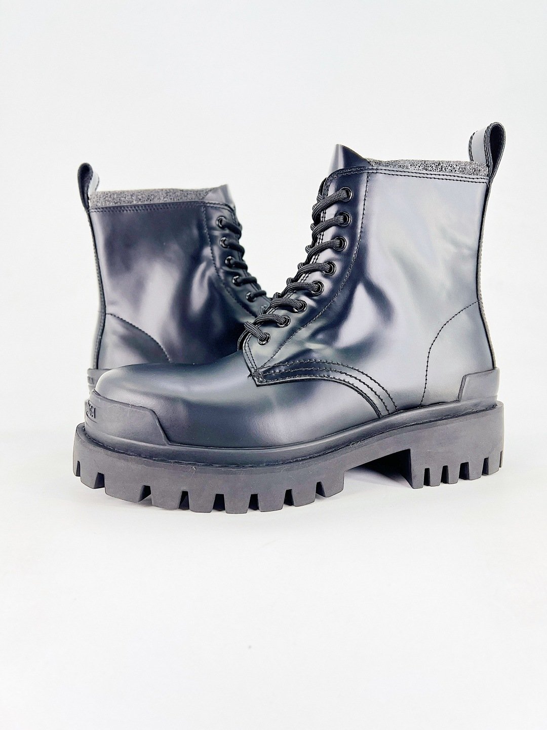 Balenciaga – Bottines Lace-Up à Semelle Épaisse – Image 2