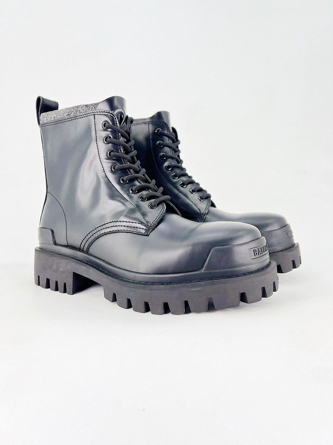 Balenciaga – Bottines Lace-Up à Semelle Épaisse – Image 3
