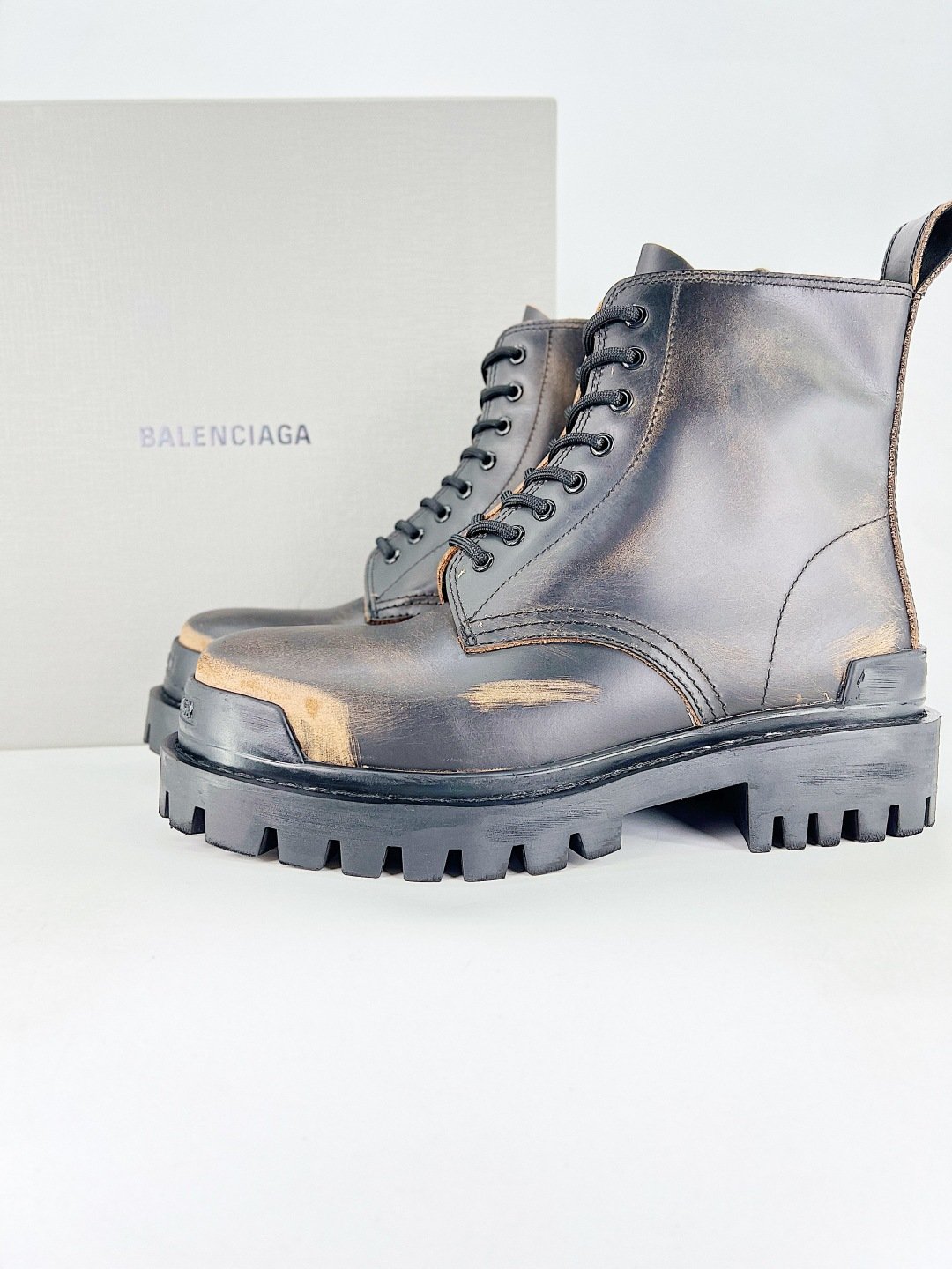 Balenciaga – Bottines Lace-Up à Semelle Épaisse – Image 4