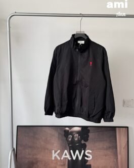 Veste Ami de Cœur – Coupe classique noire avec logo brodé rouge