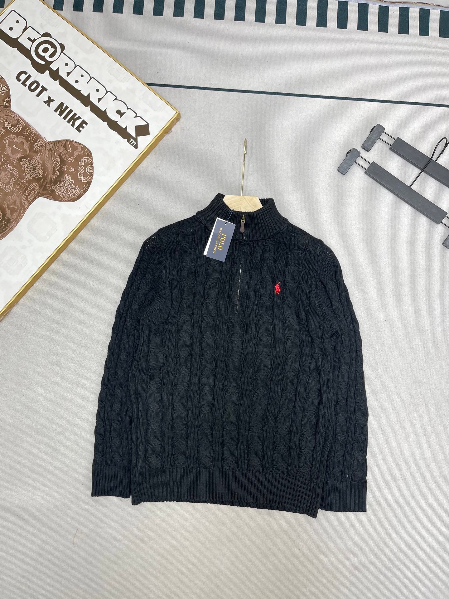 Pull col roulé Polo Ralph Lauren Homme | Maille torsadée élégante | Noir hiver 2025 – Image 2