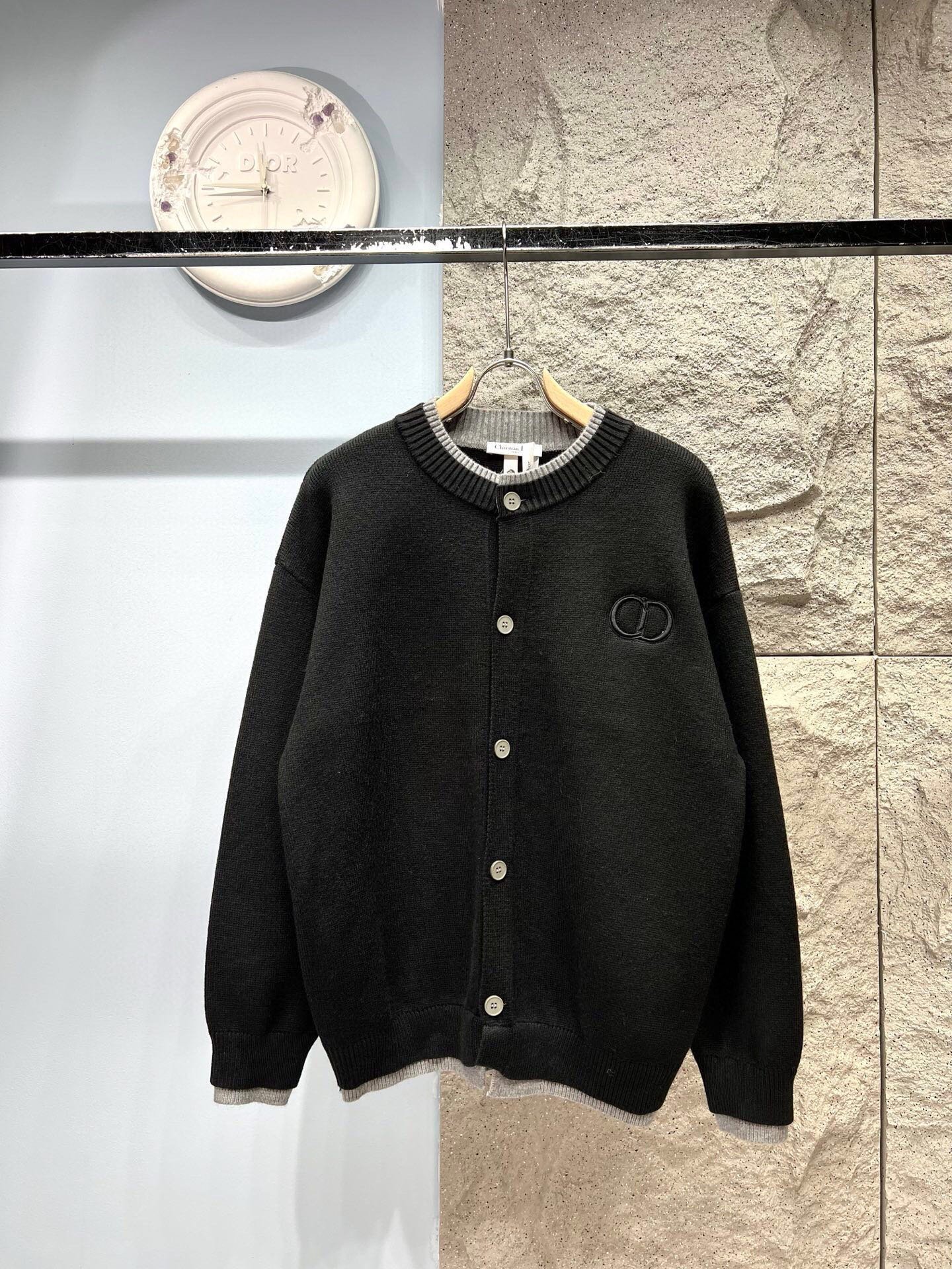 Cardigan Dior en maille fine à boutons – logo CD brodé