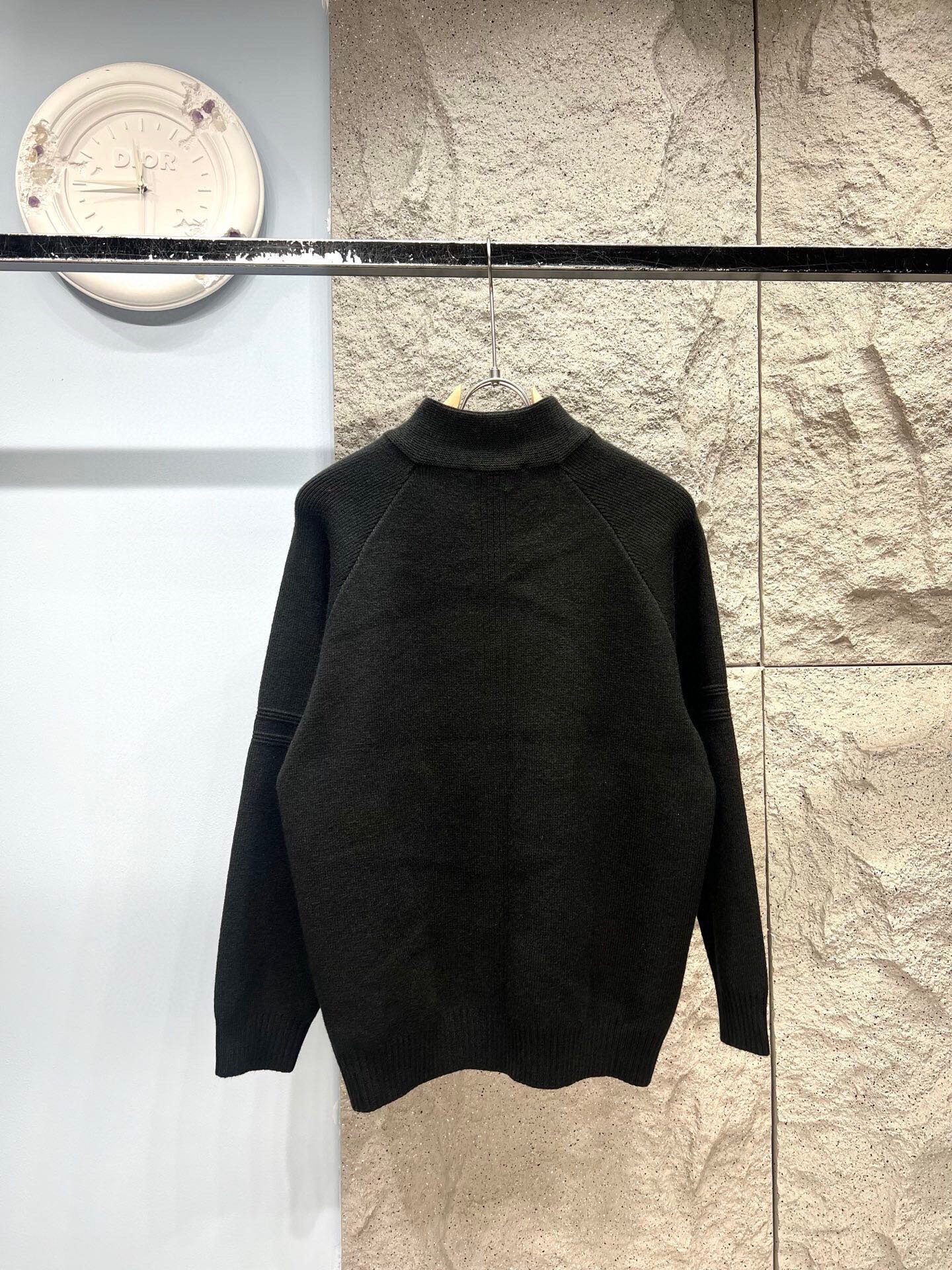 Gilet zippé en maille noire Alo Yoga – col montant et logo brodé – Image 2