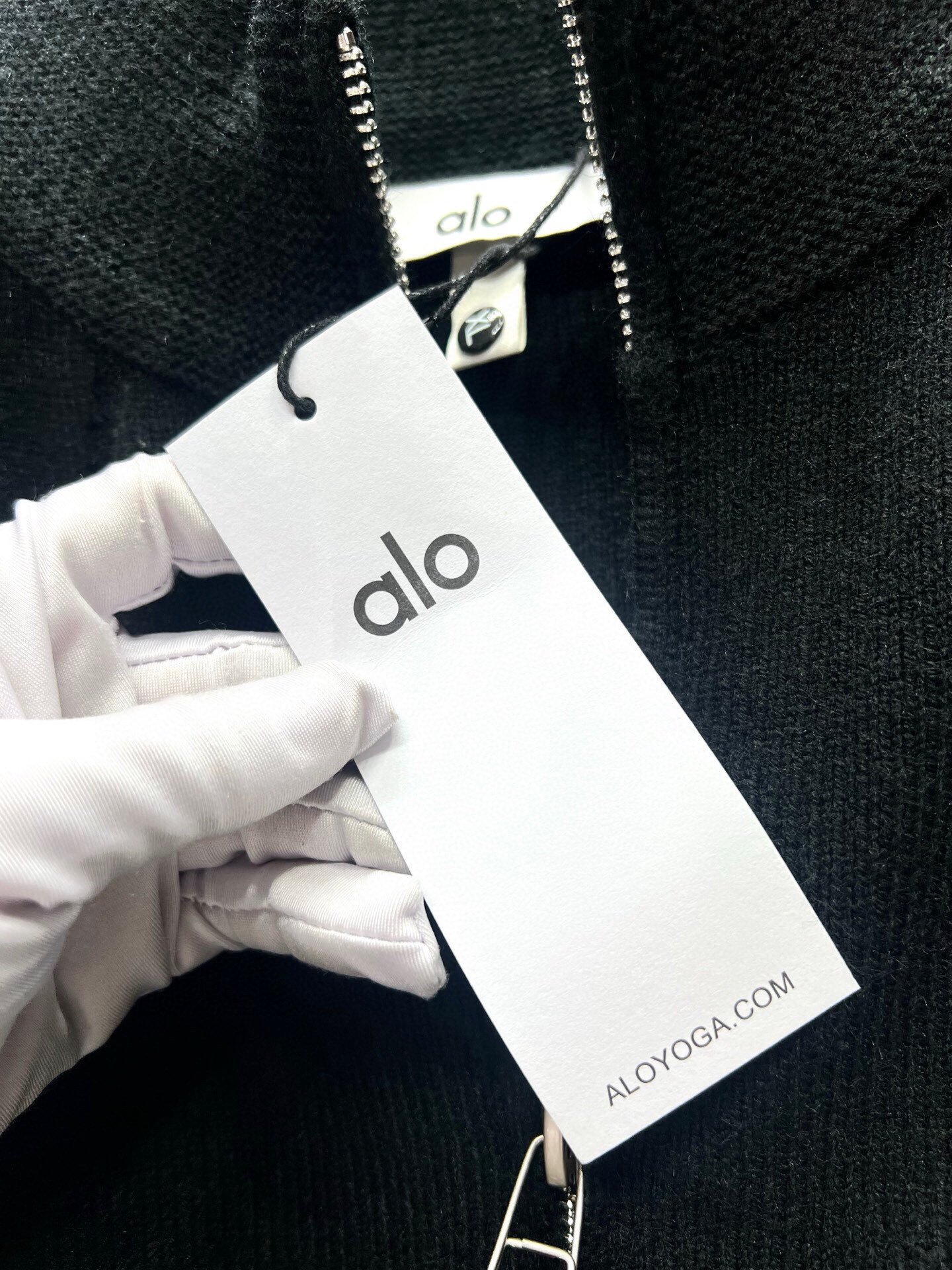 Gilet zippé en maille noire Alo Yoga – col montant et logo brodé – Image 6