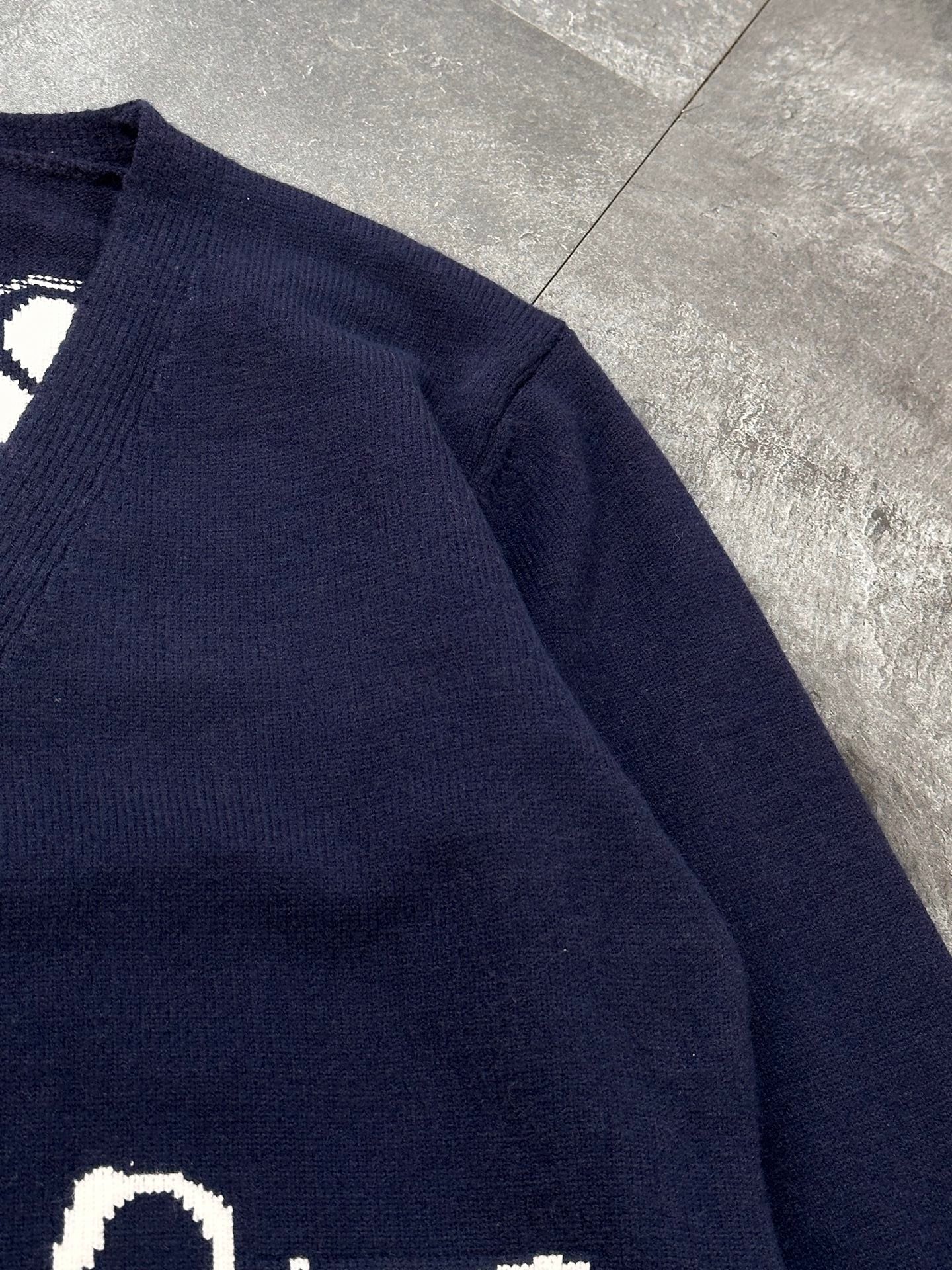Cardigan Dior en Laine Navy – "For My Real Friends" – Logo Brodé – Image 3