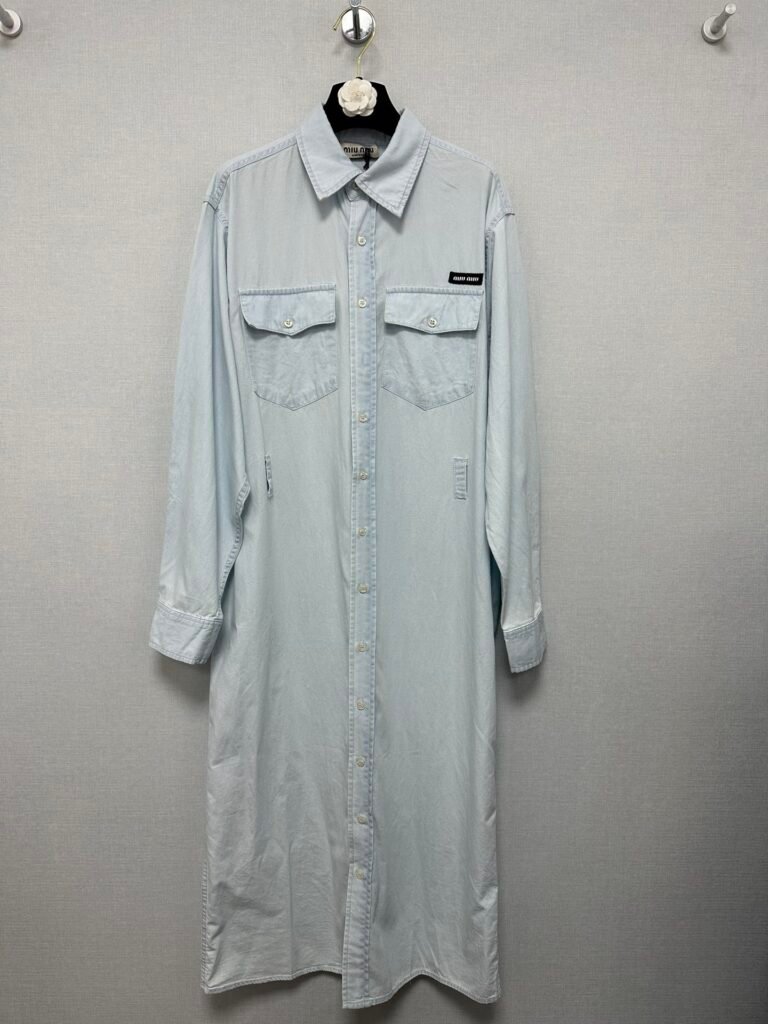 Robe chemise Miu Miu en denim clair – Ceinture amovible