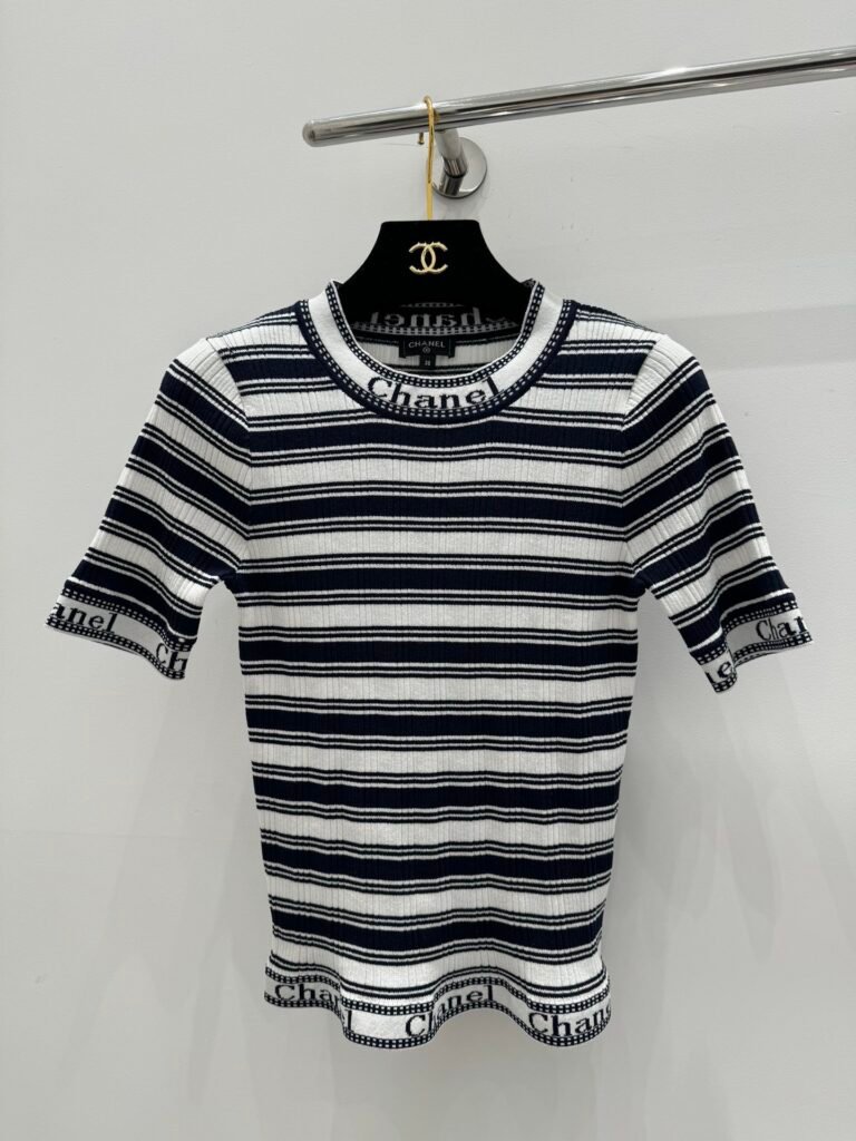 Pull marinière Chanel en soie à logo brodé