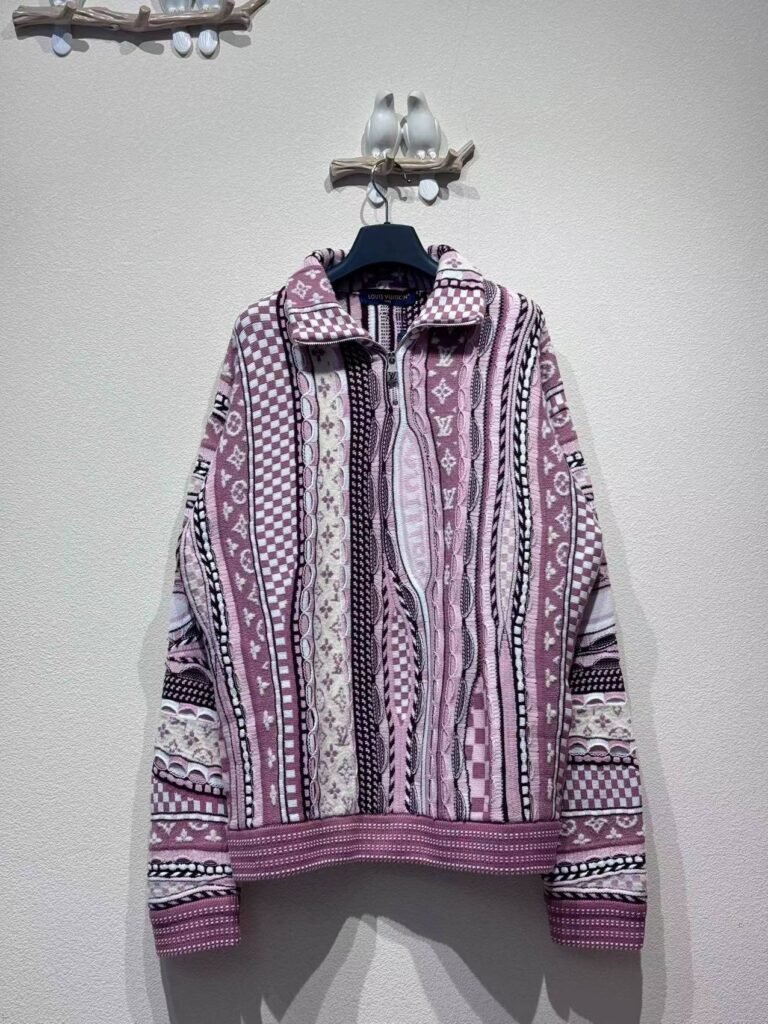 Pull zippé Louis Vuitton multicolore en maille jacquard – Motifs géométriques rose et violet