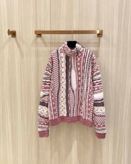 Pull zippé Louis Vuitton en maille jacquard – Motifs géométriques rose et bordeaux