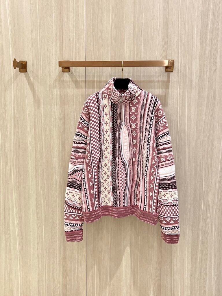 Pull zippé Louis Vuitton en maille jacquard – Motifs géométriques rose et bordeaux