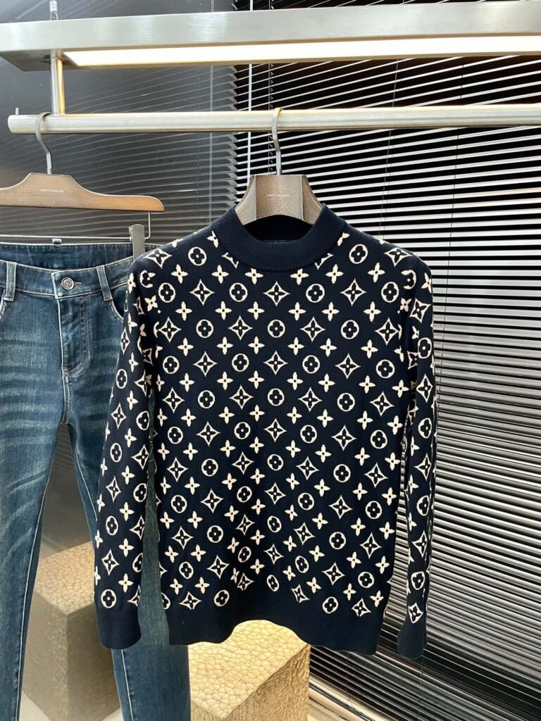 Pull monogramme luxe – Collection premium – Motif intégral emblématique